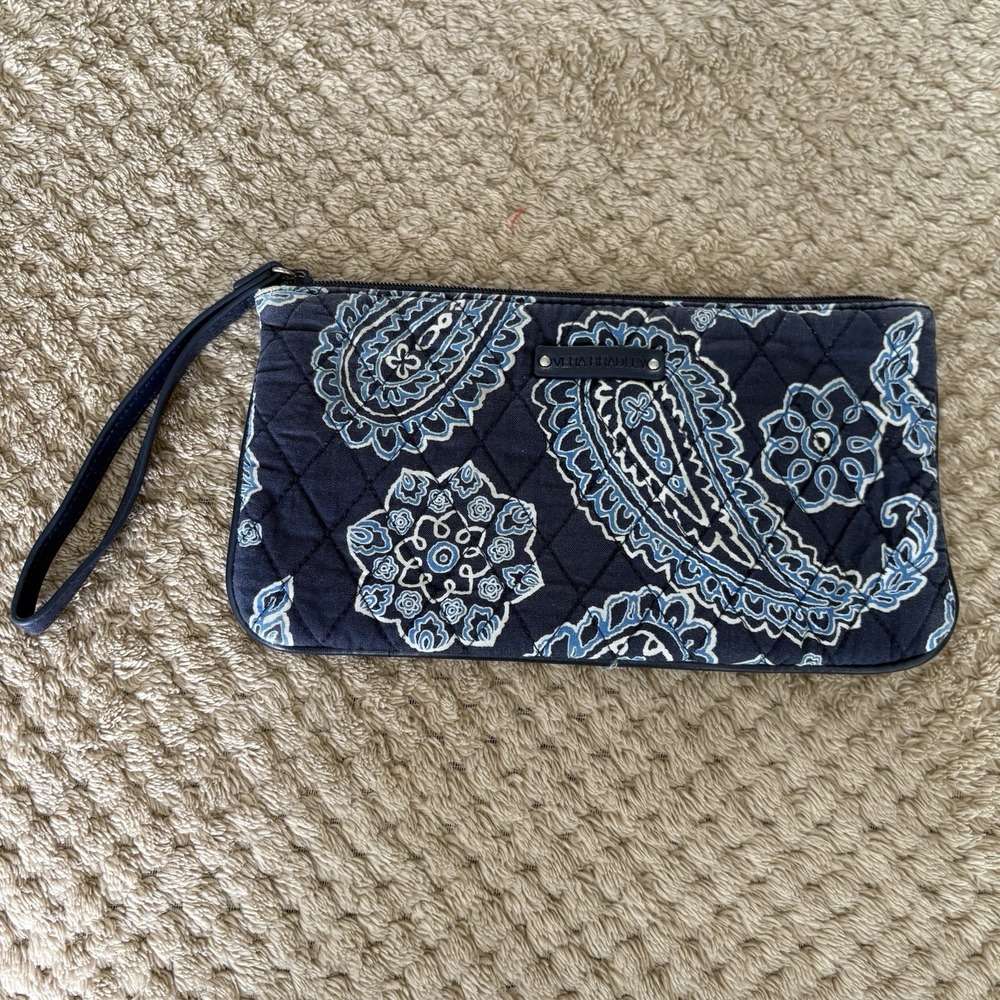 VERA BRADLEY Large Wristlet Pouch (BLUE BANDANA)